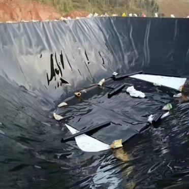 Rivestimento in geomembrana HDPE resistente alla perforazione per una barriera durevole a prova di perdite in applicazioni agricole e industriali