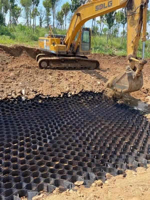 Strutturi la griglia di plastica della strada privata della protezione di sbobba del nero di Geocell dell'HDPE