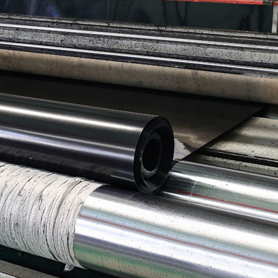 Geomembrana di larghezza da 1 a 12 metri, che fornisce un allungamento a rottura di almeno il 700 percento, adatta per rivestimenti di serbatoi e sistemi di controllo dell'erosione