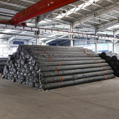 Resistenza alla pressione idrostatica Lunghezza geomembrana 50-100 m Barriera impermeabile per rivestimenti di discariche e progetti minerari