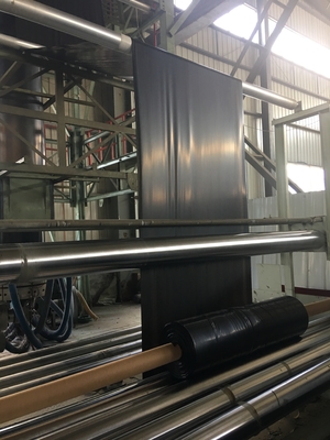 Contenuto di nero di carbonio 2,0-3,0% Resistenza alla rottura ≥ 25KN/m Allungamento alla rottura ≥ 700% Geomembrana in HDPE per l'industria mineraria