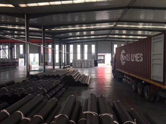 Resistenza alla trazione ≥15MPa Indice di ossigeno ≥30% Geomembrana in HDPE per soluzioni di impermeabilizzazione durevoli
