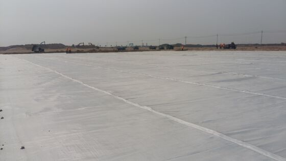 Lunghezza 50m 100m Tessuto Geotextile con resistenza alla foratura CBR ≥12KN e dimensione dell'apertura 0,05 0,2 mm Ideale per progetti di costruzione stradale