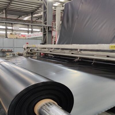 Geomembrana liscia in HDPE da 1,5 mm resistente ai raggi UV per serbatoi di irrigazione agricola
