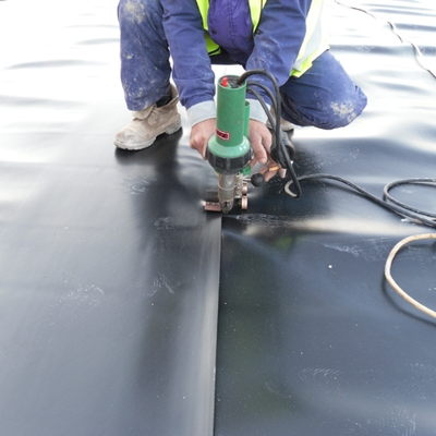 Rivestimento in geomembrana HDPE resistente alla perforazione per una barriera durevole a prova di perdite in applicazioni agricole e industriali