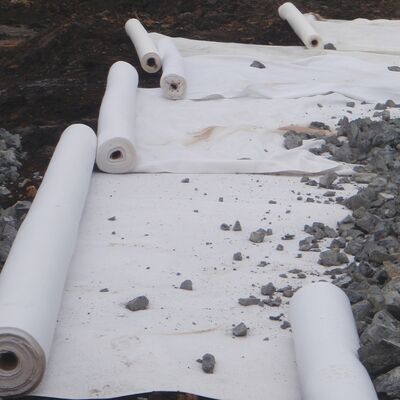 Geotessile non tessuto a fibra corta durevole per sistemi di drenaggio del sottosuolo