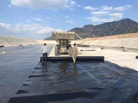 Fodera geomembrana nera in HDPE protetta dai raggi UV per la costruzione di laghi artificiali