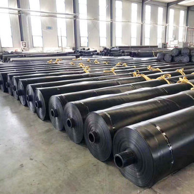 Contenuto di nero di carbonio 2.0-3.0 percento, spessore del rivestimento in geomembrana HDPE 0.1-3.0 mm, resistenza alla perforazione 20N, adatto per applicazioni industriali