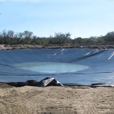 Rivestimento in geomembrana HDPE da 50 a 100 m, con resistenza alla trazione superiore a 15 MPa e contenuto di nerofumo compreso tra 2,0 e 3,0 percento