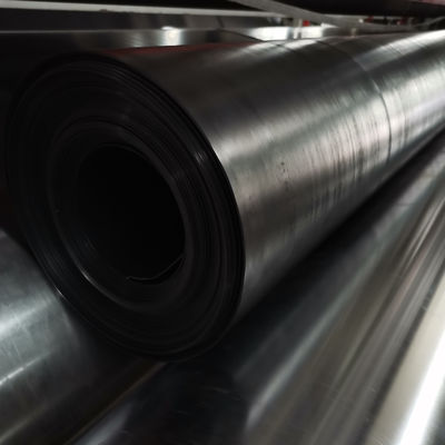 Rivestimenti per stagni di pesce in HDPE di larghezza compresa tra 1 e 12 metri, progettati per applicazioni di stoccaggio e ritenzione dell'acqua per irrigazione nell'acquacoltura